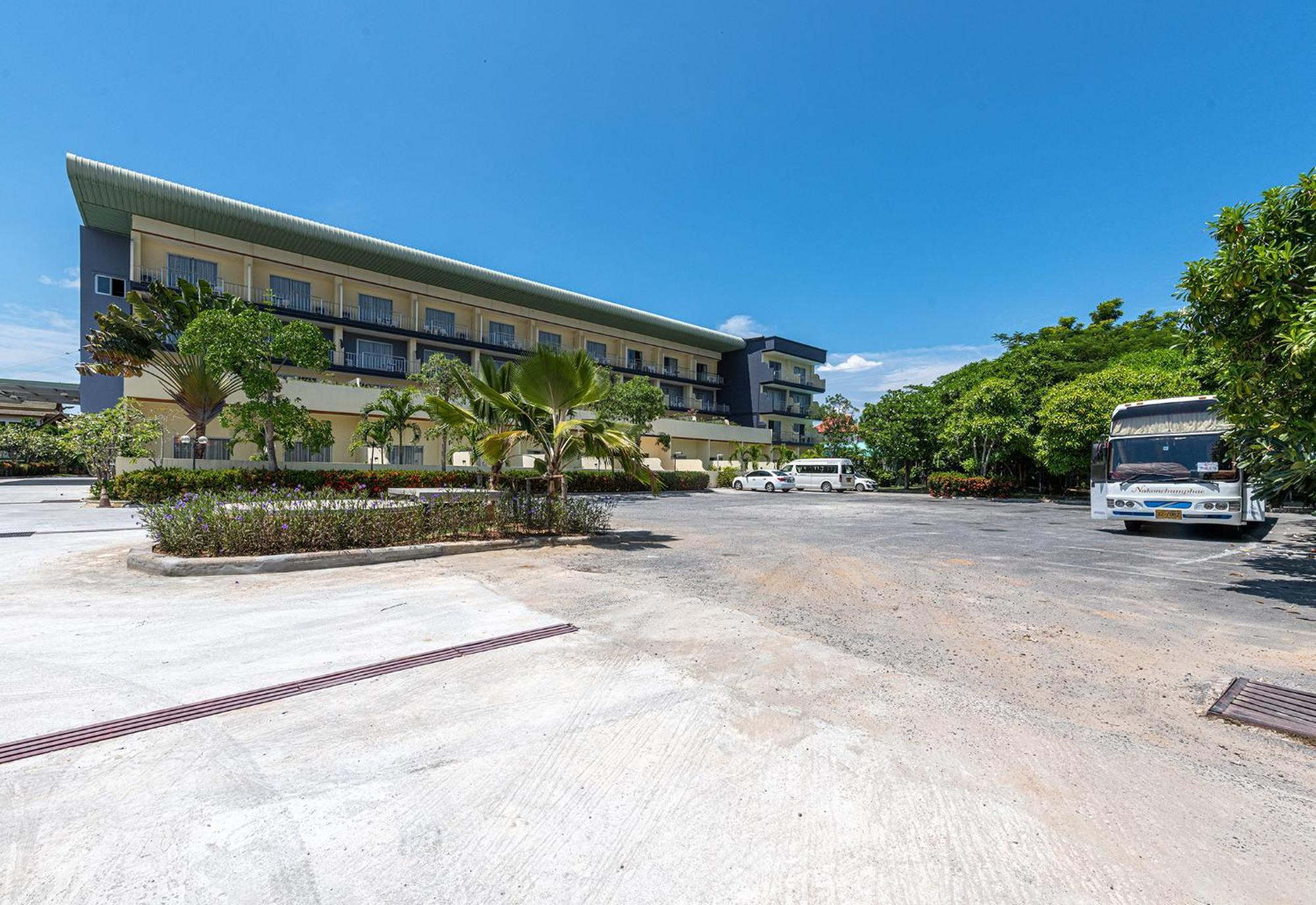 Blue Beach Grand Resort And Spa In Chalong Phuket By Dayuu Ban Saiyuan المظهر الخارجي الصورة