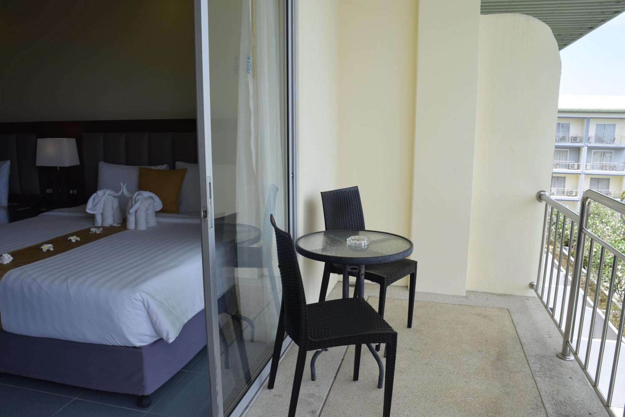 Blue Beach Grand Resort And Spa In Chalong Phuket By Dayuu Ban Saiyuan المظهر الخارجي الصورة